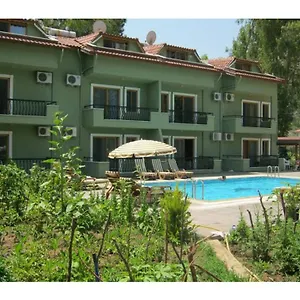Twins Apart Apart Otel
